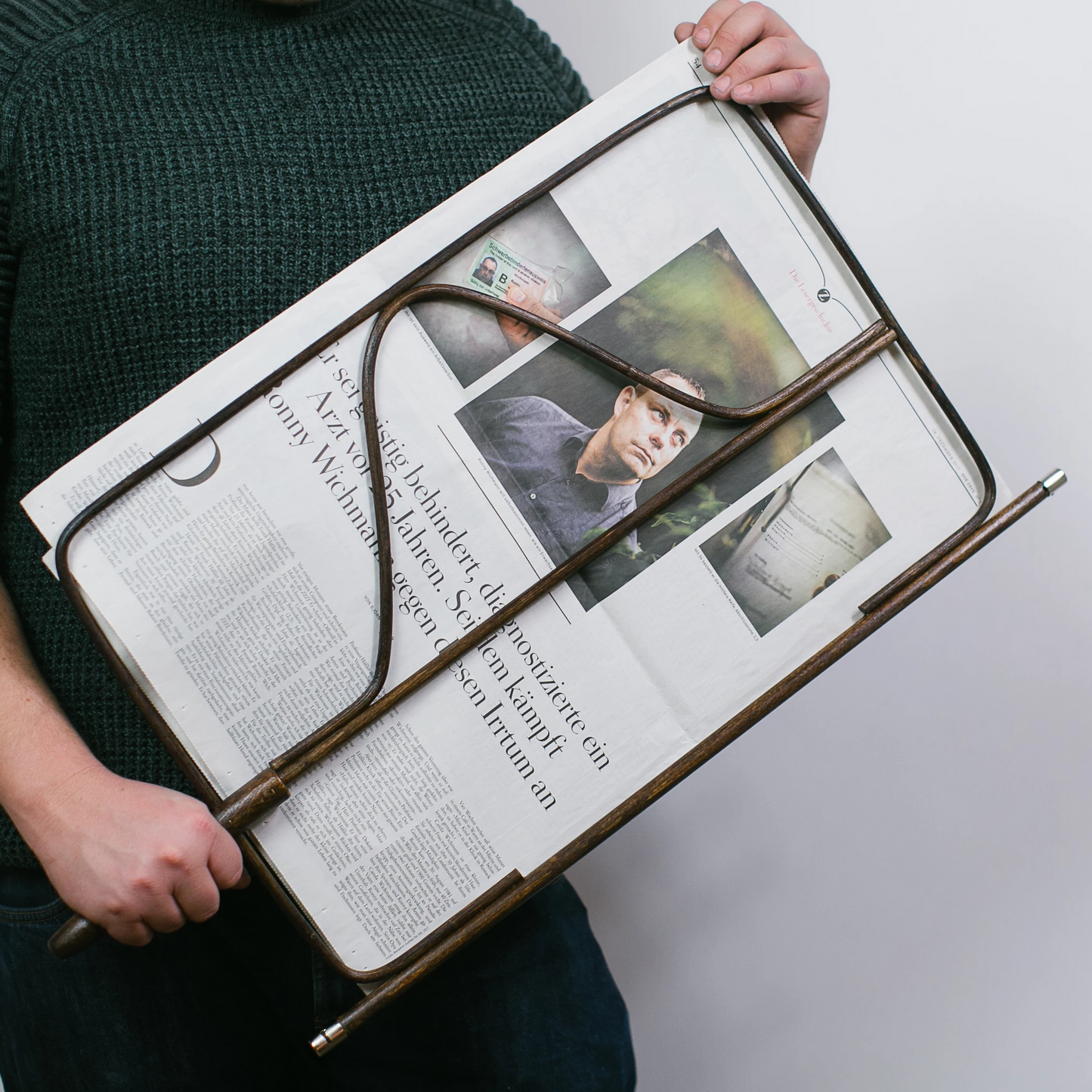 Klassischer Zeitungshalter Nr. 4 im Wiener Café