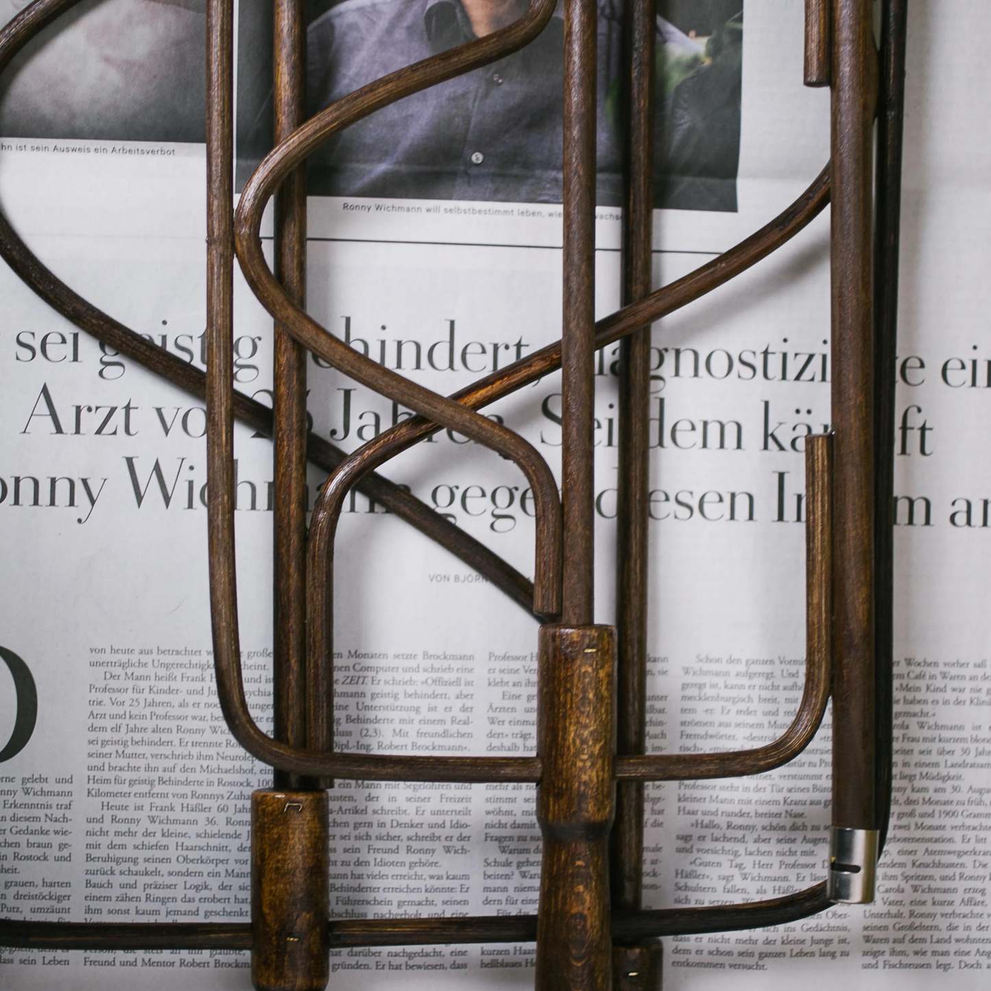Klassischer Zeitungshalter Nr. 4 im Wiener Café